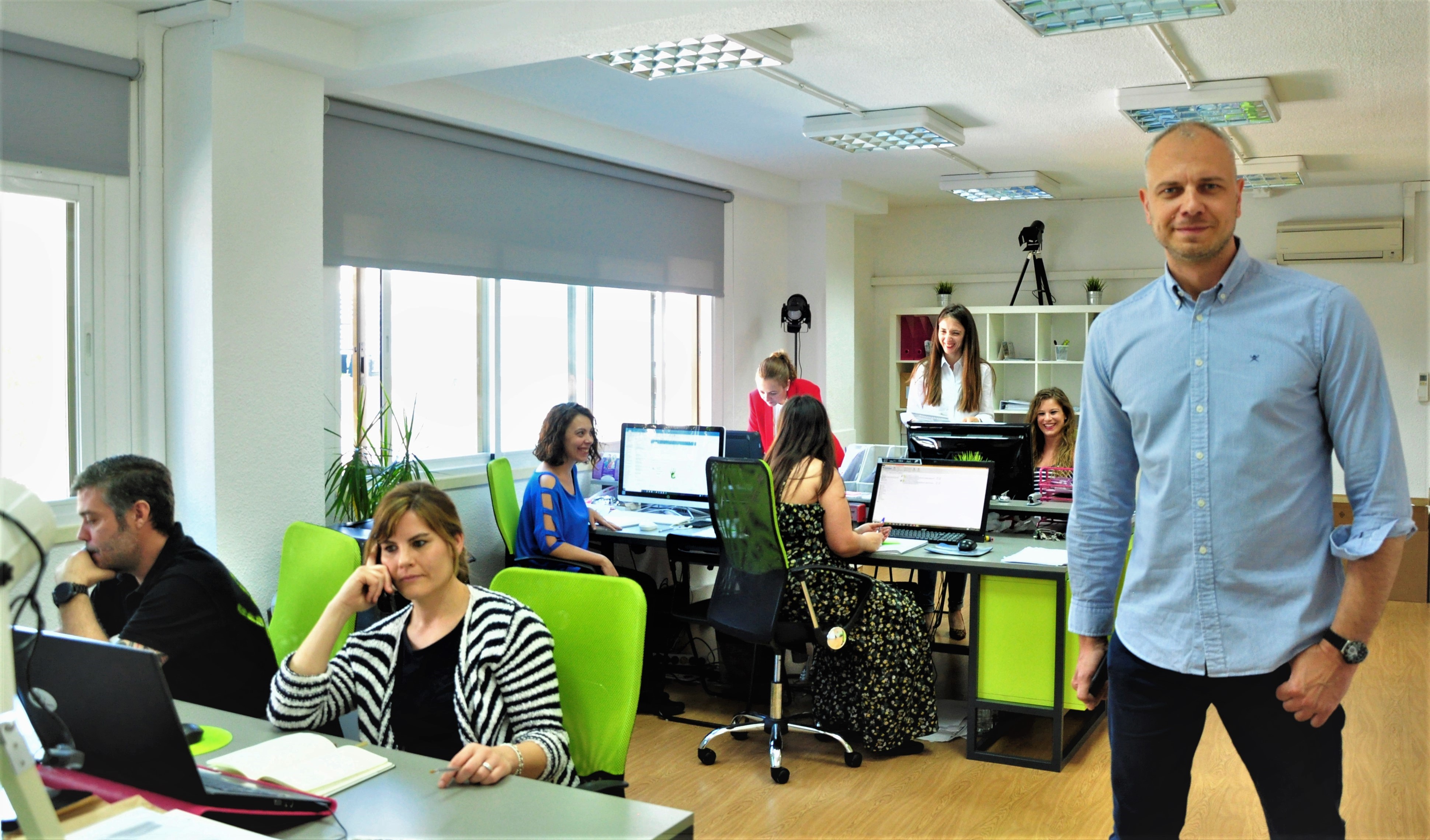 Franco Costin-Hands For Events